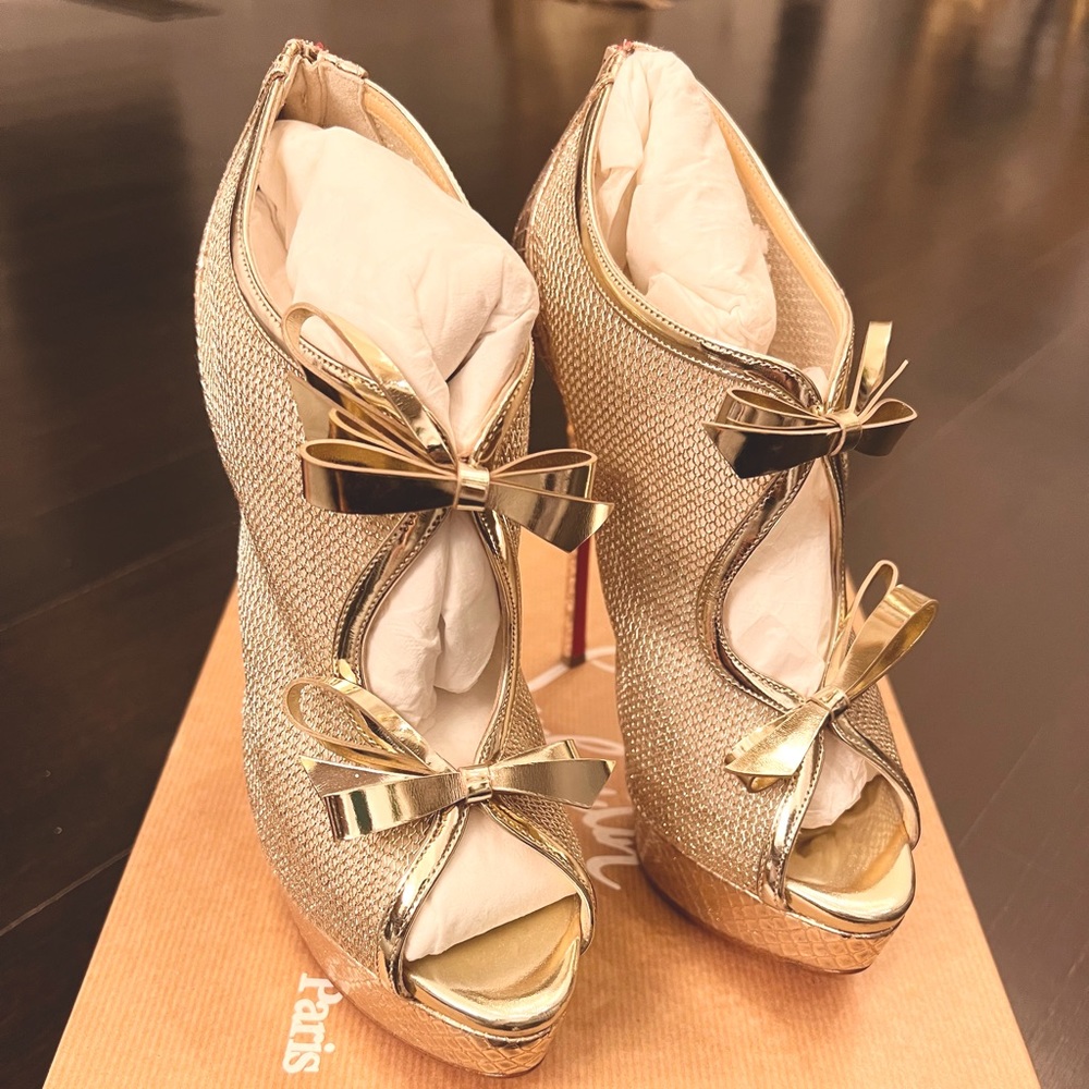 Christian Louboutin 38.5 Gold and Silver Bow Heels - Fits like Lady Peep